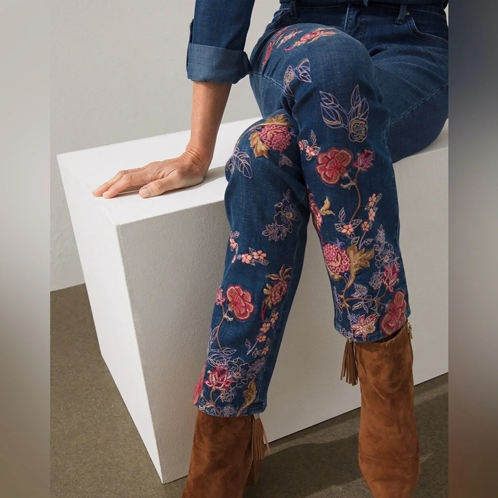 Chico's  Women's Girlfriend Blue Floral Embroidered Ankle Cropped Jeans Size 8R - Picture 3 of 15